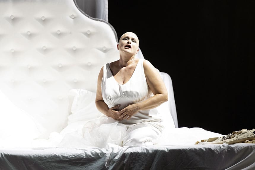 La soprano Ángeles Blancas prepara la gira de la ópera «El caso Makropulos» de Janáček