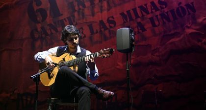 Un bajista japonés y una violonchelista cartagenera en la segunda semifinal del Cante de las Minas