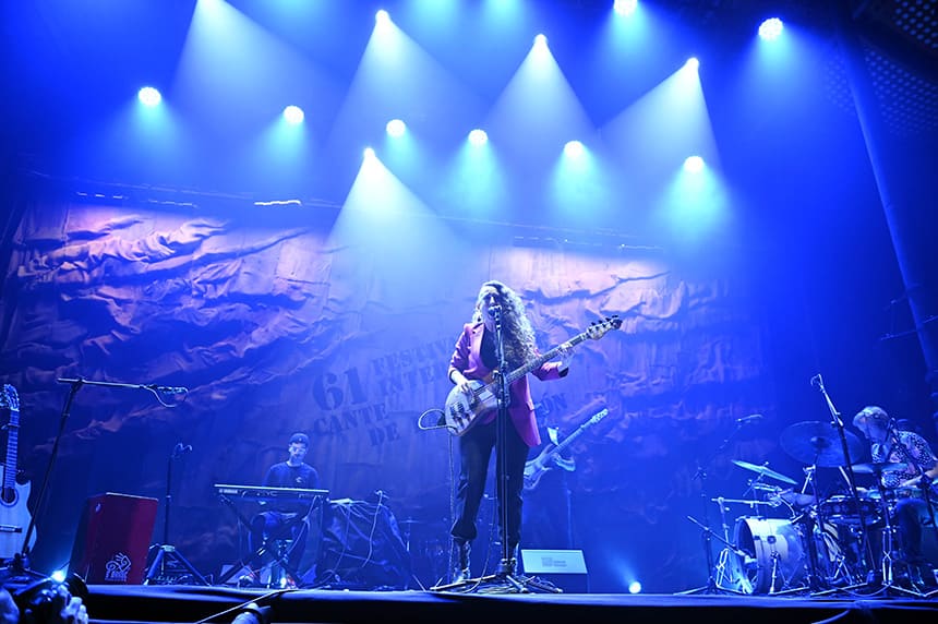 «La Tremendita» provoca un viaje hacia nuevos entornos sonoros del flamenco en el Cante de las Minas