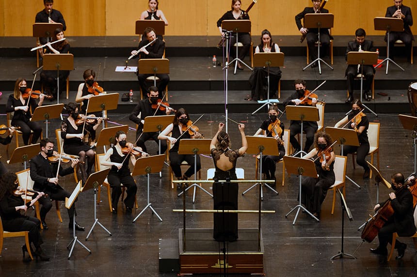 La OSCAN y Abraham Cupeiro presentan en Cantabria «Pangea», un recorrido por los sonidos ancestrales del mundo