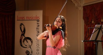 La violinista Alexis Hatch debuta con la Orquesta de Extremadura en sendos conciertos en Badajoz y Cáceres