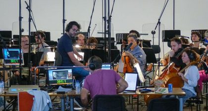Fernando Velázquez graba con la Orquesta de Extremadura la banda sonora de La contadora de películas