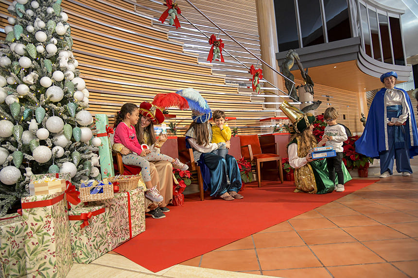 Recogida solidaria de juguetes a beneficio de la Casa de Galicia en el Auditorio Alfredo Kraus
