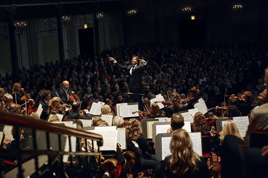 Gustavo Gimeno, el director español más internacional, ensaya en Les Arts «Jenůfa»