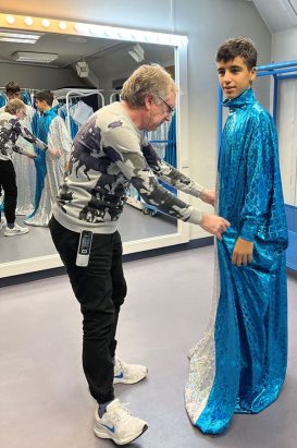 El Teatro Real despide la Temporada 2022-2023. Muchos logros, proyectos, premios y estimulante respuesta del público Ovidio Ceñera, jefe-sastería, e Izan Fernández