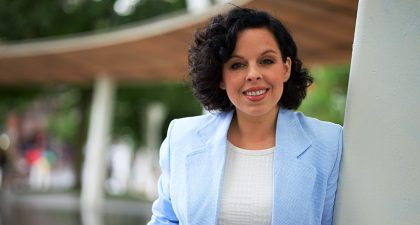 María Goiricelaya acerca la ópera a los jóvenes con la pieza cómica "El teléfono", en MUSIKA-MÚSICA