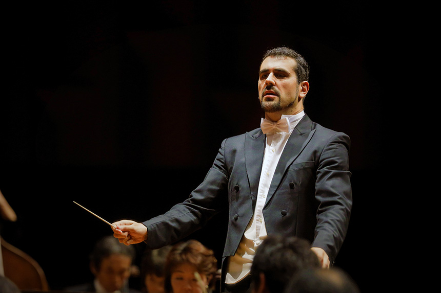 Diego Martin-Etxebarria dirige a la Real Filharmonía de Galicia en Vigo y Santiago