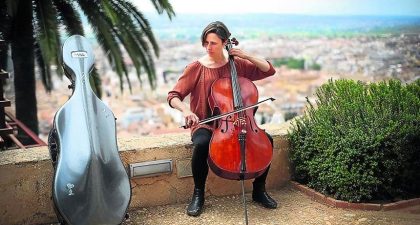 La violonchelista Kathleen Balfe, fusiona música y poesía en los Teatros del Canal