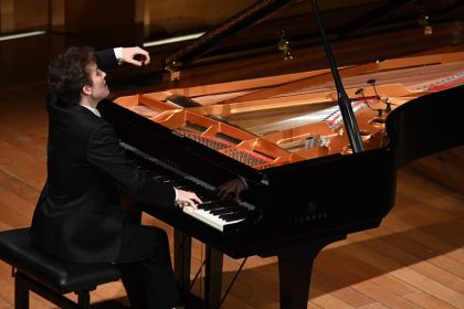 El pianista estadounidense Jonathan Mamora gana el 68º Concurso Internacional de Música Maria Canals Valentin Malinin
