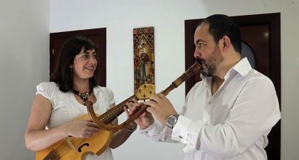 El dúo Riches D´Amour lleva la poesía trovadoresca a la Valldigna