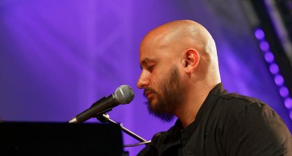 El pianista Bachar Mar-Khalifé estrena en Madrid, en Condeduque, su nuevo álbum On/Off