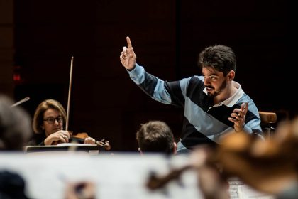 El maestro Lahav Shani