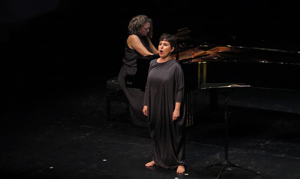 La soprano Consuelo Hueso denuncia el silenciamiento de las compositoras con su espectáculo «Déjame decir»