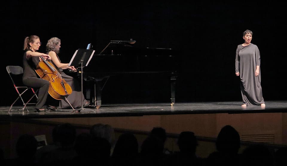La soprano Consuelo Hueso denuncia el silenciamiento de las compositoras con su espectáculo «Déjame decir»