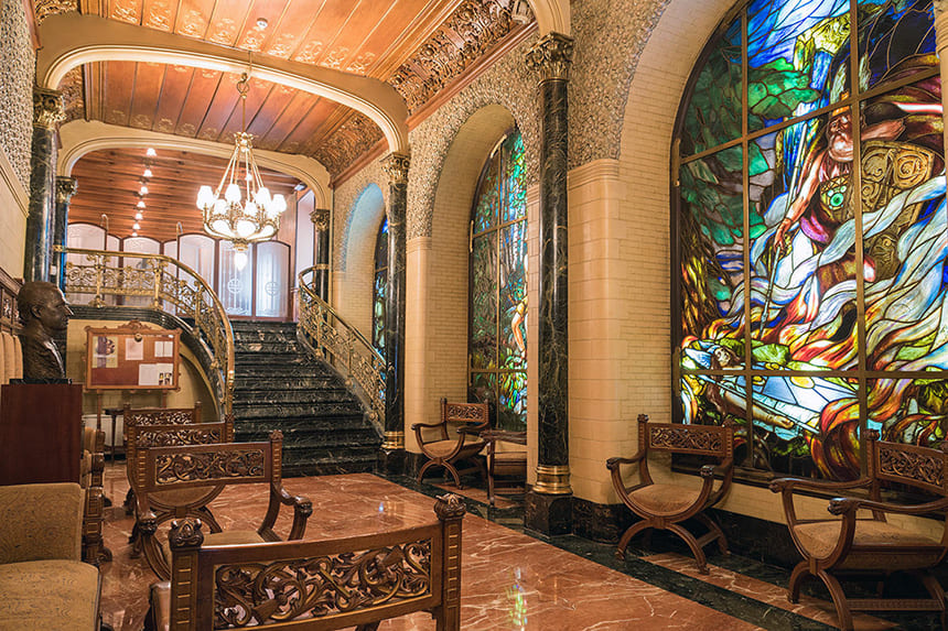 El Gran Teatre del Liceu otorga a Radvanovsky, Alier, Fundación La Caixa y a la familia Puig sus medallas de oro