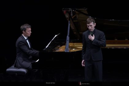 momentos de la actuación de  Anthony Roth Costanzo y Bryan Wagorn