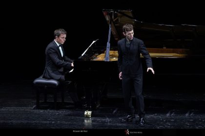 momentos de la actuación de  Anthony Roth Costanzo y Bryan Wagorn