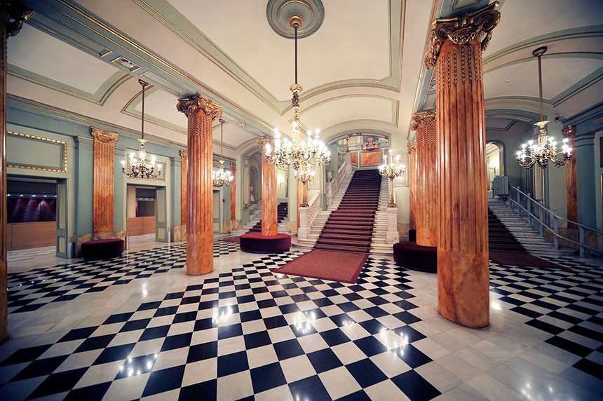 El Gran Teatre del Liceu otorga a Radvanovsky, Alier, Fundación La Caixa y a la familia Puig sus medallas de oro