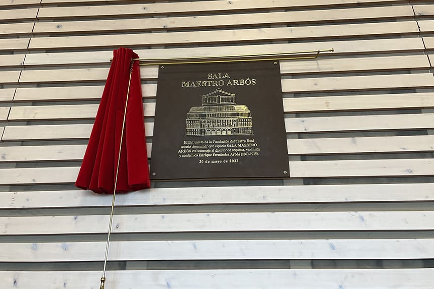 Como homenaje al legendrio violinista y director, el Teatro Real dedica al maestro Arbós su sala de orquesta