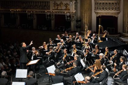 Karel Mark Chichon con la -Orquesta-Teatro San Carlo de Nápoles