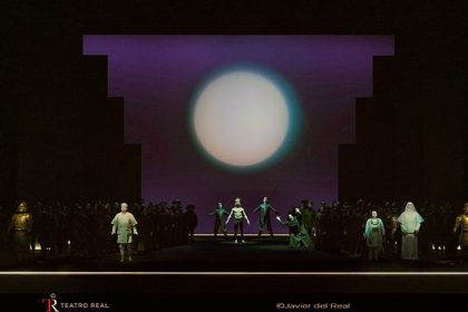 Plano general con Jorge de León (Calaf), Salomé Jicia (Liù) y Adam Palka (Timur)