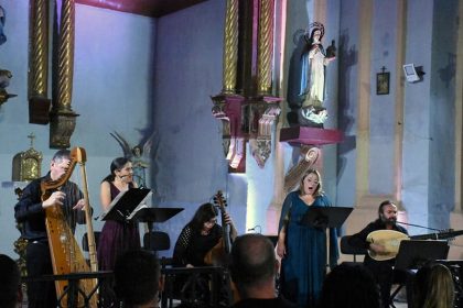 Marta Infante, María Espadas junto a Ars Atlántica