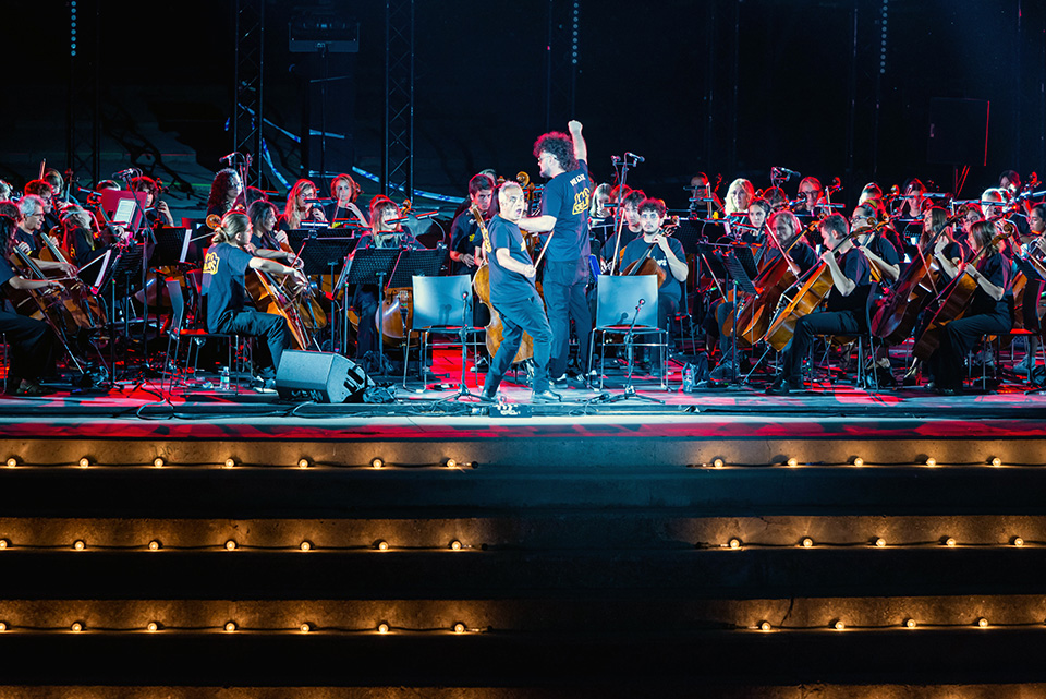 Veranos de la Villa finaliza con el concierto «100 Cellos», que congregó a 14.000 personas