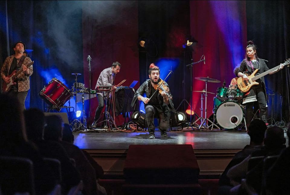 El Festival Escenas de Verano propone cita musical con Jeanette, Orquesta de Cámara Sierra Norte y Strad «El violinista rebelde»