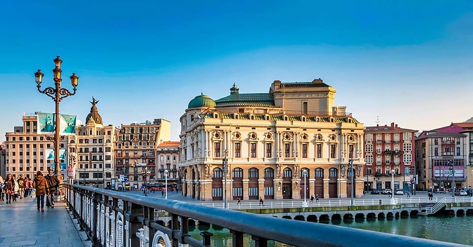 El Teatro Arriaga reabre sus puertas a turistas y visitantes recuperando las visitas guiadas en euskera, castellano e inglés