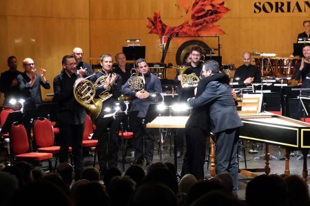 Andrés Valero-Castells abraza a Roberto Forés – © FOMS
