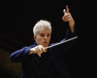 La Orquesta Filarmónica de Gran Canaria presenta la temporada 2026-2027, última de Karel Mark Chichon Dan Ettinger