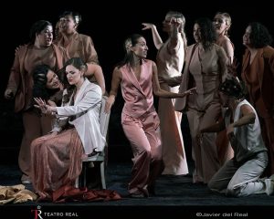 Inauguración de la Temporada 2023 – 2024 del Teatro Real con una nueva versión de Medea Marina Monzó (Dircé) y coro femenino