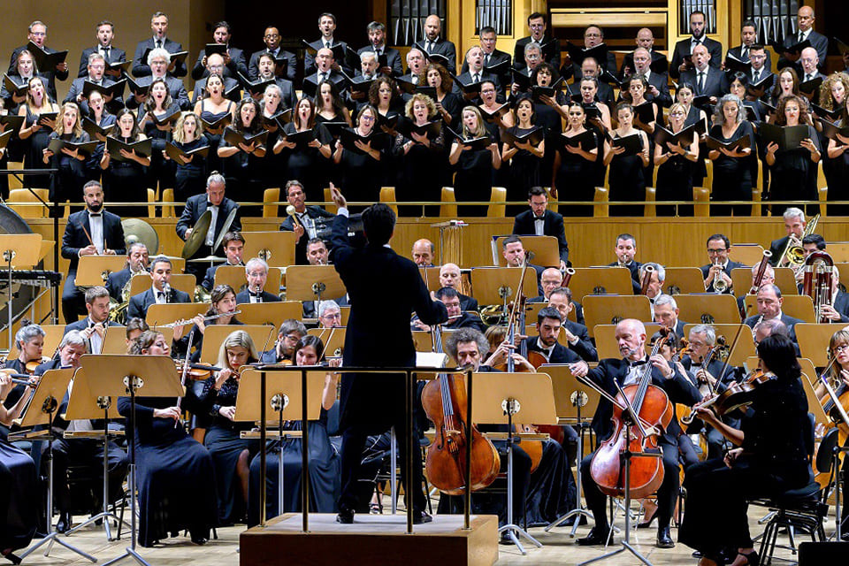 El maestro Afkham dirige la versión en concierto del Tercer Acto de Pársifal de Wagner con la OCNE