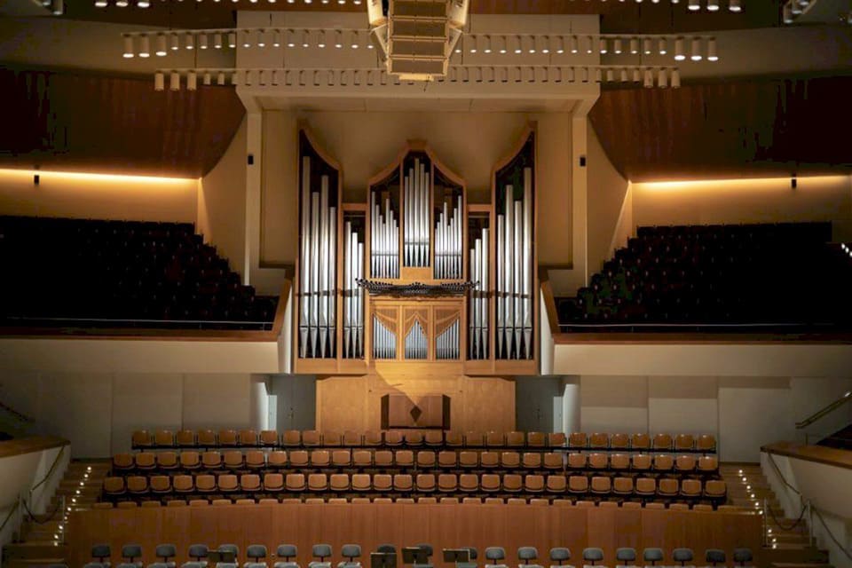 El Palau de la Música recupera su órgano Grenzing de más de 20 toneladas, 10 metros de altura y cerca de 3.000 tubos