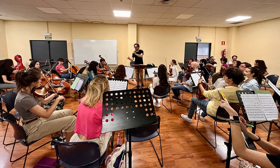Pablo Puga afronta su nuevo puesto como director titular de la Orquesta Sinfónica de la UPM