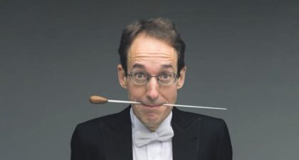 El maestro Pablo González dirige a la Real Filharmonía de Galicia en un concierto con obras de Gerhard, Schoenberg y Dvorák