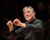 La Orquesta Filarmónica de Gran Canaria presenta la temporada 2026-2027, última de Karel Mark Chichon Trevor Pinnock