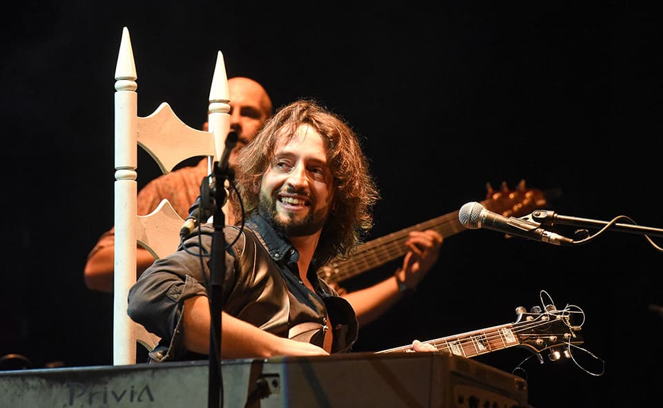 Cristian de Moret, uno de los talentos más personales del nuevo flamenco, presenta su último disco: Caballo Rojo