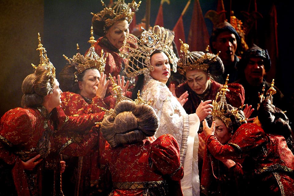 Vuelve al Gran Teatre del Liceu la mítica producción de Núria Espert de «Turandot» de Puccini