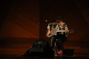 Kaki King- © Hoola Pelisi © Madrid Destino