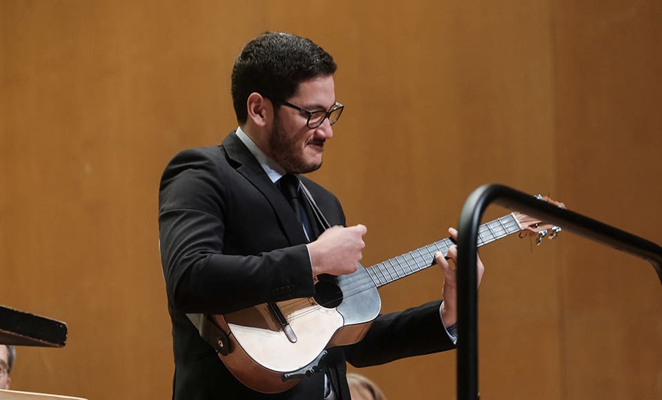 La ROSS invita a un viaje sinfónico a Latinoamérica en su séptimo concierto de la temporada. Descubre ritmos y melodías que te transportarán. La ROSS invita a un viaje sinfónico a Latinoamérica en su séptimo concierto de la temporada. Descubre ritmos y melodías que te transportarán.