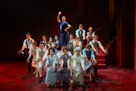 El tiempo entre costuras