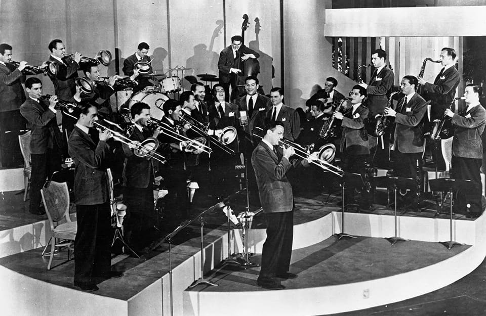 «Tribute to Glenn Miller» con Jazz Mad Bones, en «Las Noches del Monumental» de RTVE «Tribute to Glenn Miller» con Jazz Mad Bones, en «Las Noches del Monumental» de RTVE