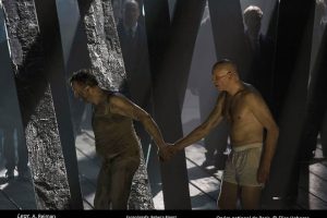 Andrew Watts (Edgar), Bo Skovhus (El rey Lear) – © Elisa Haberer | Opéra national de Paris