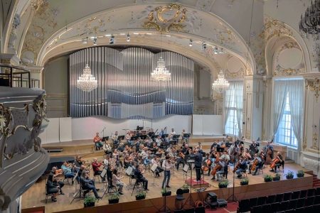 Mikhail Pochekin celebra el año de la música Checa con un nuevo álbum dedicado a Antonín Dvořak Mikhail Pochekin durante la grabación del álbum