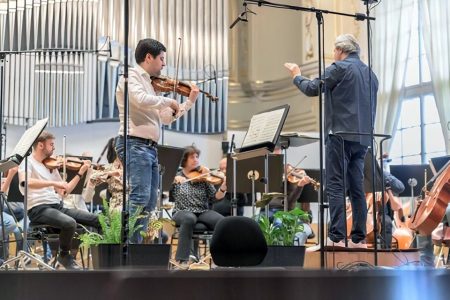 Mikhail Pochekin celebra el año de la música Checa con un nuevo álbum dedicado a Antonín Dvořak Mikhail Pochekin durante la grabación del álbum