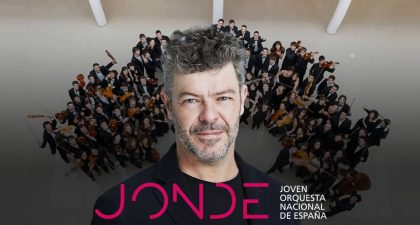 El director Pablo Heras-Casado al frente de la Joven Orquesta Nacional de España en su gira de enero