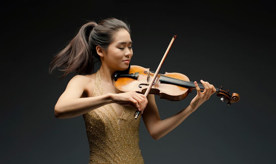 Esther Yoo sustituirá a Hilary Hahn en el Festival de Música de Canarias debido a razones médicas, en el concierto para violín de Mendelssohn junto a la Orquesta Filarmónica de Múnich.