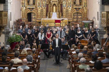 Gregorio Gurierrez con la orquesta del festival