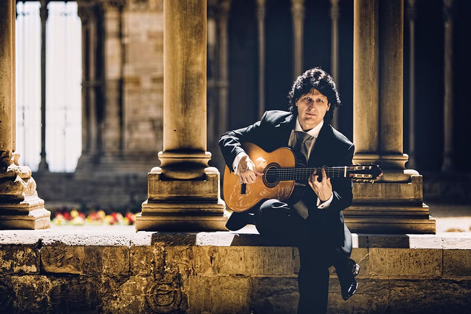 Juan Manuel Cañizares, guitarrista y compositor, interpreta con la Orquesta RTVE dos grandes obras